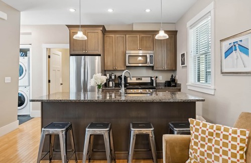 West End Condominio | Gorgeously renovated, 2-condo property in the West End - walk everywhere