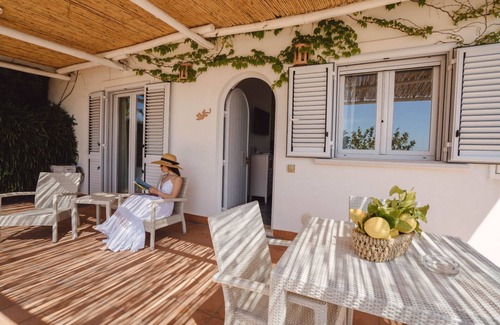 Villammare Apartamento | Gorgonia Sea view flat located in the Ruve Bianche Residence with swimming pool and private beach