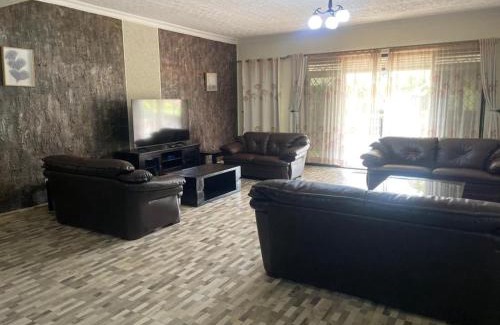 Northern Region Cama Y Desayuno | Gorilla African Guest House