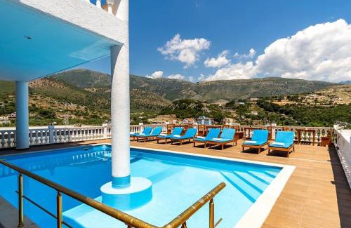 Himare Apartamento | Goro 10 - Front Pool, Kitchen & Parking