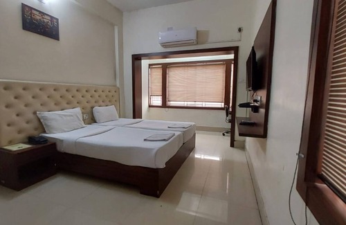 Bhubaneshwar Hotel | Goroomgo Hotel Tripletree Bhubaneswar