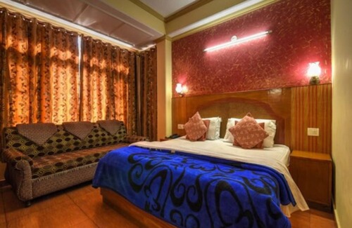 Knollswood Hotel | Goroomgo Hotel King Palace Shimla