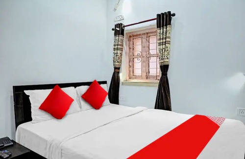 Jadavpur Hotel | Goroomgo Laxmi Guest House Jadavpur Kolkata