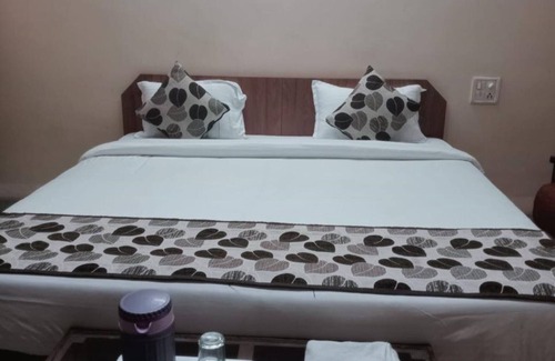 Harda Hotel | Goroomgo Mourya Inn Madhya pradesh