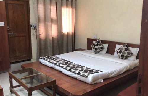 Harda Hotel | Goroomgo Mourya Inn Madhya pradesh