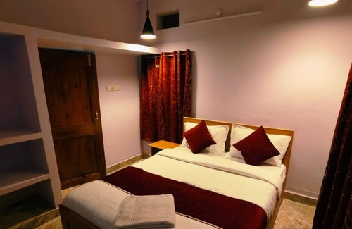 Puri Hotel | Goroomgo Rail View Guest House Puri