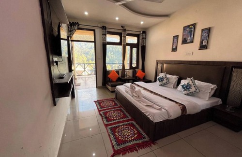 Banikhet Hotel | Goroomgo Sahara Inn Dalhousie