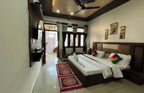 Banikhet Hotel | Goroomgo Sahara Inn Dalhousie