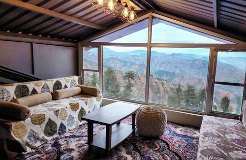 Theog Hotel | Goroomgo The Himalayan Shire Fagu, Shimla