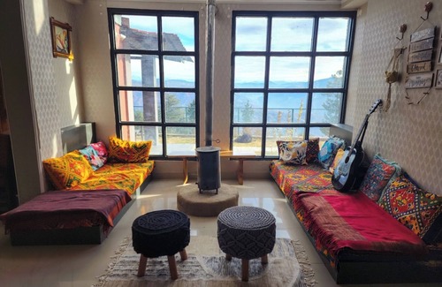 Theog Hotel | Goroomgo The Himalayan Shire Fagu, Shimla