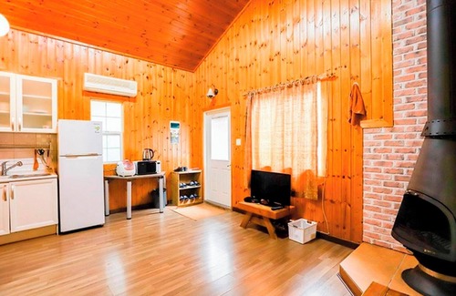 Goseong Casa | Goseong Gureumwiui Sanchaek Pension