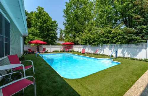 Douglas Casa | Goshorn House & Studio - Large pool - Within walking distance to downtown Douglas