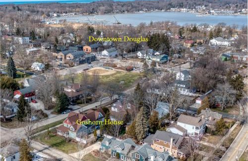 Douglas Casa | Goshorn House & Studio - Large pool - Within walking distance to downtown Douglas