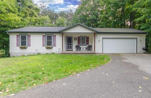 Saugatuck Casa | Goshorn Lake #27 - Shared pool and Goshorn Lake beach access