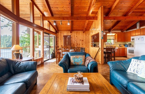 Langley Cabina | Goss Lake Getaway by AvantStay | Lakefront Escape