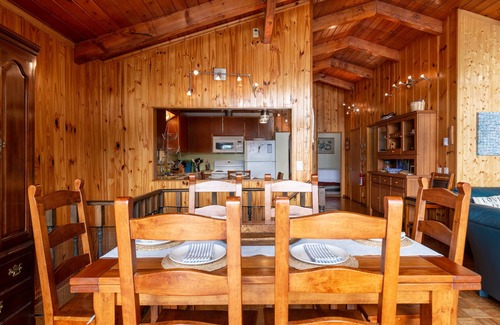 Langley Cabina | Goss Lake Getaway by AvantStay | Lakefront Escape