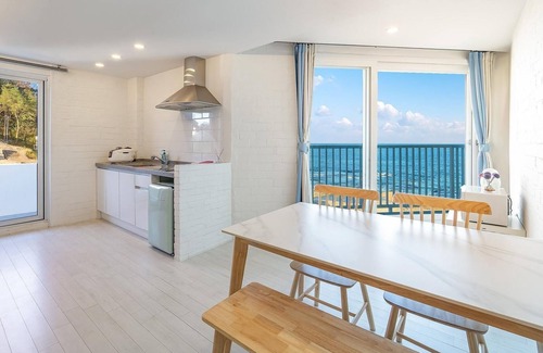 Sokcho Casa | Gosung Stager