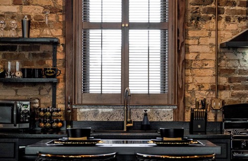 Old East Hill Apartamento | Gotham by Knight at The East Wright Inn. Historic Luxury Apartment Downtown