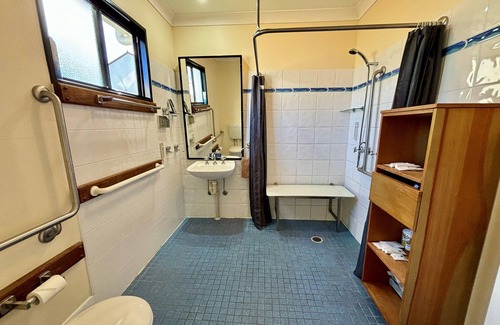 Burnt Pine Hotel | Governor's Lodge Resort Hotel
