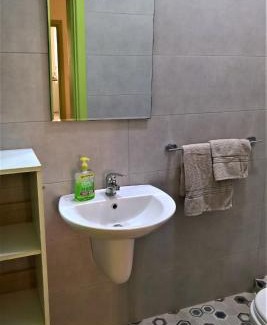 Marsalforn Apartamento | Gozo, Cosy maisonette, own entrance at street level