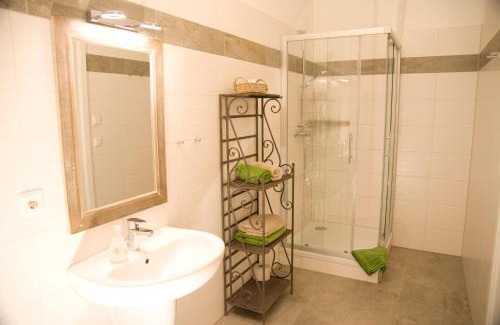 Burg-Dorf Apartamento | Grüner Wald