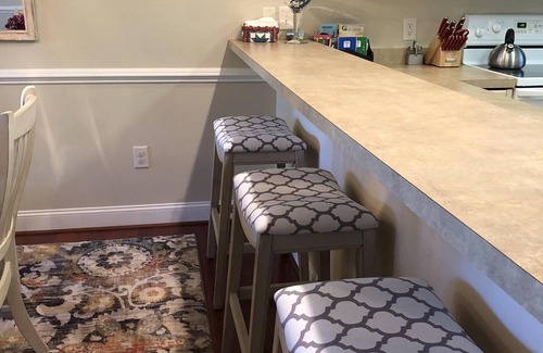 Central Myrtle Beach Condominio | Hermoso 2 Bedrm w Ascensor! Golf View! Cerca de la playa! ¡Tienda! ¡Central para TODOS!