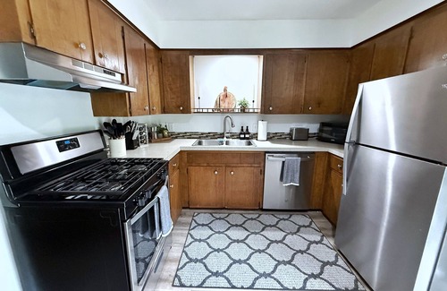 Grand Rapids Casa | GR Retreat - 2BR, Mins from Downtown & Restaurants, Nintendo Switch & Games