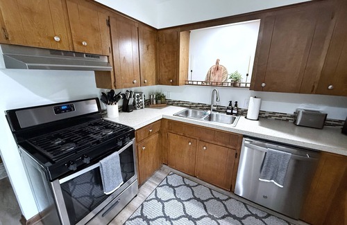 Grand Rapids Casa | GR Retreat - 2BR, Mins from Downtown & Restaurants, Nintendo Switch & Games