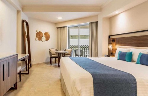 Punta Cancún Hotel | GR Solaris All Inclusive Resort