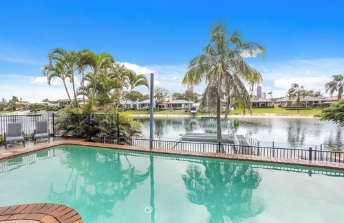 Mermaid Waters Casa | Grab the family for your next Vacay!