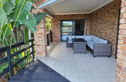 Port Edward Casa | Grace Avenue Townhouse & Studio