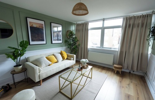 Thamesmead Casa | Grace House - 15 Minutes To Central London