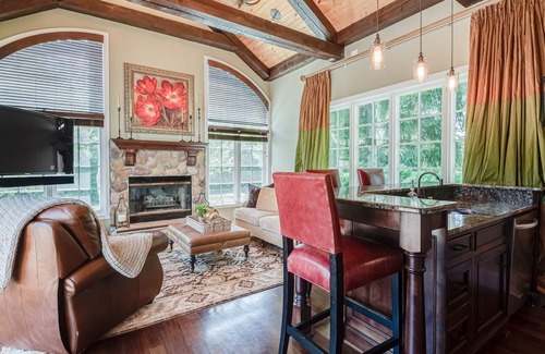 Mequon Casa | Grace Manor - A Poshabodes Luxury Property