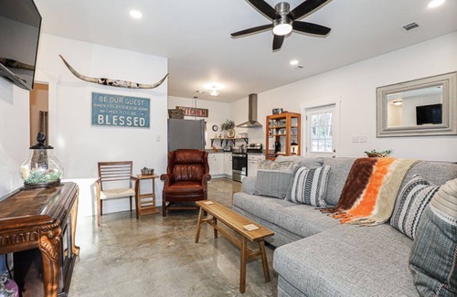 Benton Cabaña | Grace Point Cottage
