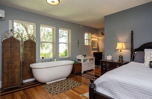 Oakland Apartamento | Grace Suite in Central Florida's Historic Gem & wedding venue- The Oakland Manor House