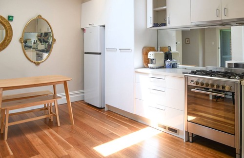 St Kilda Casa | Graceful Octavia - The perfect getaway