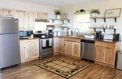 Sevierville Cabina | Graceful Smoky Retreat/Hot Tub/Incredible Views!
