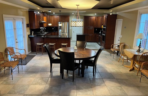 Madisonville Casa | Graceland 5 Star