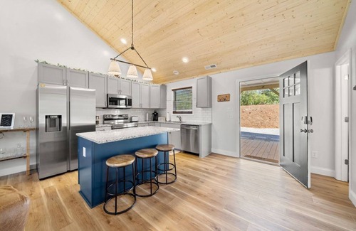 Franklin Casa | Graceland Mountain Retreat | Secluded Mountaintop Home on 10 Acres