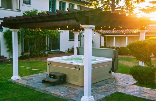 East Foothills Casa | Gracious Garden Suite Heated Pool + Jacuzzi