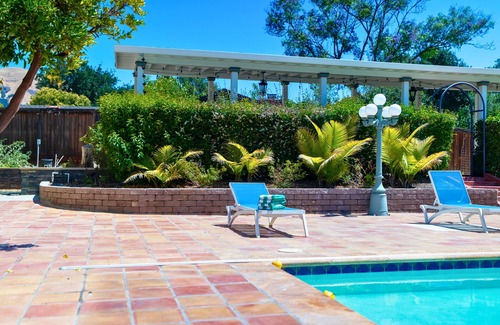 East Foothills Casa | Gracious Garden Suite Heated Pool + Jacuzzi