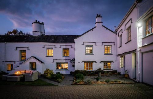 Bowness-on-Windermere Casa | Grade 2 Listed 2 bedroom Pet Friendly - Parking - Hot Tub - very quiet