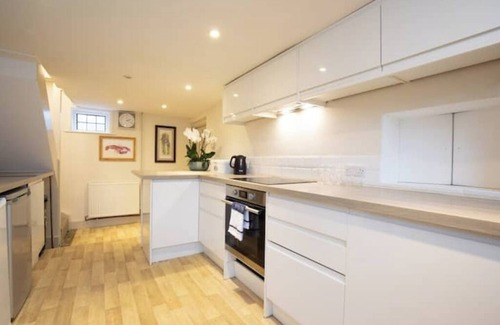 Haslemere Otro | Grade 2 Listed Rural Farm House
