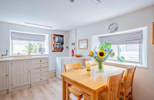 Kingsdon Casa | Grade II Listed House Tranquil Garden & Parking