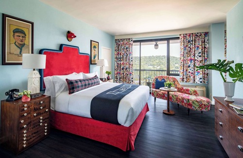 Fayetteville Hotel | Graduate by Hilton Fayetteville AR
