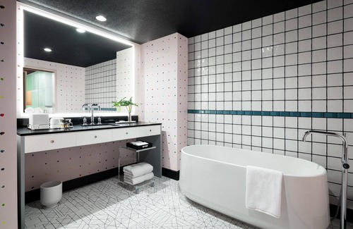 Snyder Square Hotel | Graduate by Hilton New York