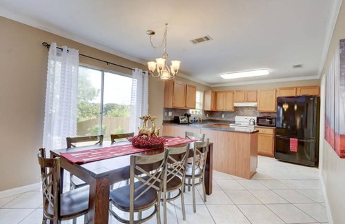 West San Antonio Casa | Graduations Lackland BMT Contractor Riverwalk Golf SeaWorld vacation