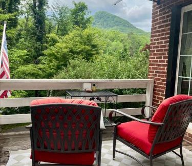 Lake Lure Cama Y Desayuno | Grafton Lodge