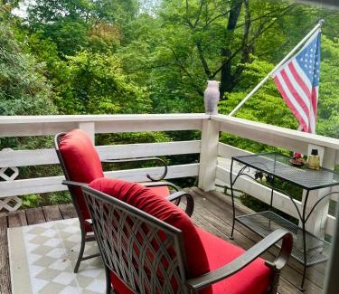 Lake Lure Cama Y Desayuno | Grafton Lodge