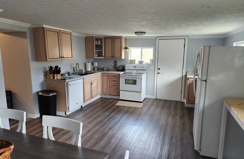 La Follette Casa | Graham’s Getaway- spacious vacation home close to Powell Valley Marina